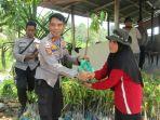 pembagian-bibit-durian-di-desa-lape.jpg