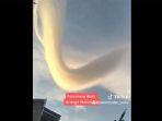 penampakan-awan-berbentuk-seperti-huruf-v-di-wonosobo.jpg