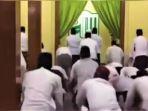 penampakan-salat-tarawih-dengan-gerakan-cepat-di-d.jpg