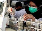 petugas-bpom-banggai-menguji-cepat-sampling-jajanan-buka-puasa.jpg