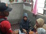 petugas-polsek-pallangga-melakukan-olah-tkp-di-rumah-korban.jpg
