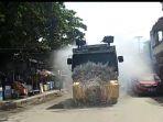polres-palu-kembali-seprotkan-cairan-disinfektan.jpg
