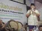prabowo-saat-memberikan-pidatonya-di-kediaman-mbah-moen-di-atas-panggung.jpg