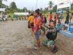 prajurit-tni-dari-pos-skofro-lama-satgas-pamtas-ri-png-yonif-711rks-merayakan-d.jpg