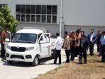presiden-jokowi-dan-menteri-perindustrian-airlangga-hartarto-menjajal-mobil-pickup-esemka-bima.jpg
