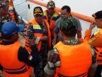 proses-evakuasi-penumpang-kmp-theodora-2.jpg