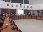 rapat-dprd-palu-dengan-pedagang.jpg