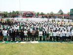 ribuan-santri-berbaris-mengikuti-salat-istisqa-di-alun-alun-regsojati-caruban-kabupaten-madiun.jpg