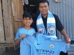 risky-12-korban-gempa-palu-yang-bertemu-idolanya-riyad-mahrez.jpg