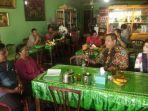 rm-napinadar-malau-dikunjungi-bupati-dairi-setelah-viral-harga-ayam-pinadar-tak-wajar.jpg