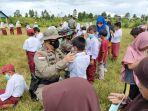 satgas-madago-raya-bersama-komunitas-kandepe-topilenja-pos.jpg
