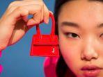 tas-berukuran-mini-dari-french-designer-simon-porte-jacquemus.jpg