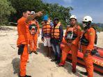 tim-rescue-saat-melakukan-pencarian-terhadap-nahkoda-kapal-yang-hilang.jpg