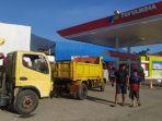 truk-antre-solar-di-SPBU.jpg