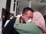 vicky-prasetyo-menangis-setelah-dituntut-jaksa.jpg