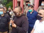 viral-pria-ejek-masker.jpg
