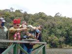 wamen-di-danau-tambing-poso.jpg