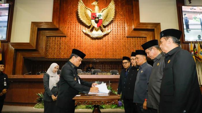 04122025 penandatanganan KUA PPAS antara pemprov dan dprd jateng