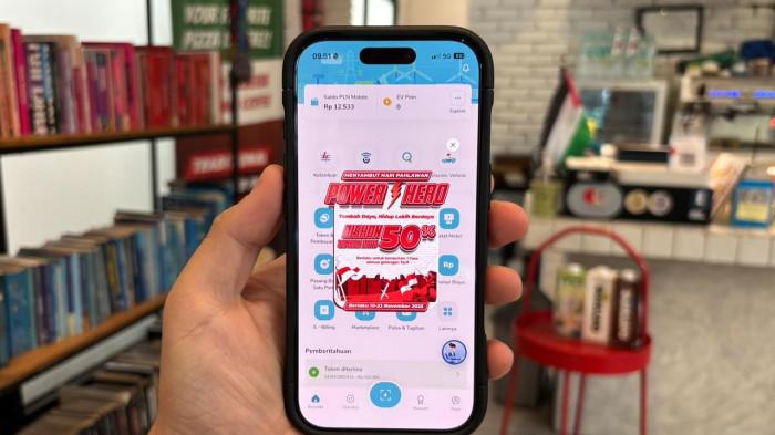 Promo tambah daya “Power Hero” dapat diakses melalui aplikasi PLN Mobile. Pelanggan prabayar cukup melakukan pembelian token listrik, sedangkan pelanggan pascabayar dapat melakukan pembayaran tagihan listrik. Setelah transaksi berhasil, pelanggan dapat mengklaim voucher promo melalui fitur 