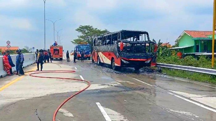 Bus Agra Mas Hangus Terbakar di Exit Tol Adiwerna Tegal, Sempat Mogok, Ini Kronologinya