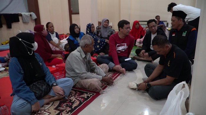 Tinjau Pengungsi Terdampak Banjir Rob, Wali Kota Pekalongan Pastikan Kebutuhan Terpenuhi