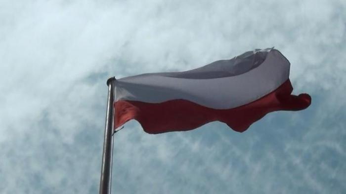Petugas Pengibar Bendera Ngantuk, Merah Putih Terpasang Terbalik di Kantor Pemerintah Aceh Barat