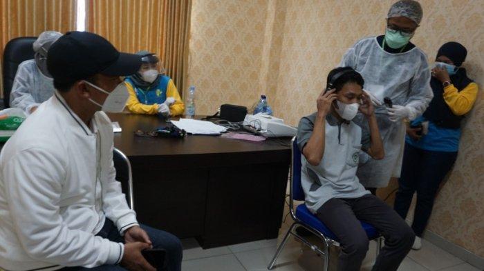 Wihaji Ajak Dokter Spesialis THT RSUD Batang Cek Kesehatan Pendengaran Karyawan Pabrik