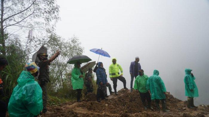 Bupati Wihaji Sebut Langkah Pertama yang Harus Dilakukan, Ihwal Longsor di Bukit Siglagah Praten