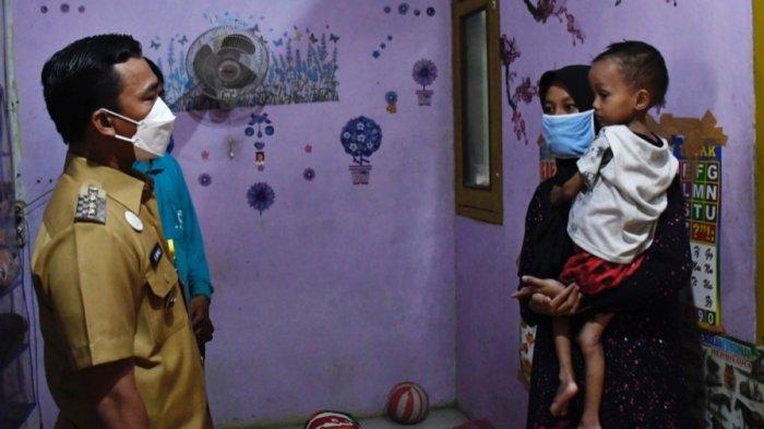 Dapat Keluhan Warga, Bupati Wihaji Langsung Sambangi Dua Balita Batang Alami Kelainan Sejak Lahir