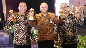 Dedy-Yon-raih-Top-Pembina-BUMD-2025.jpg