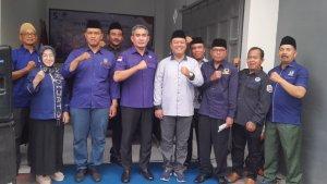 Edi-Sayudi-dengan-pengurus-Partai-NasDem.jpg