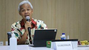 Ganjar-Pranowo-mengumumkan-Upah-Minimum-Kabupaten.jpg