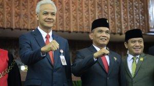 Ganjar-hadiri-pelantikan-ketua-DPRD-Jateng.jpg