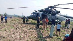 Helikopter-TNI-AD-mendarat-darurat-di-Blora.jpg