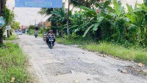 Jalan-Desa-Sidaharja-rusak.jpg