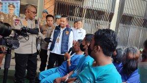 Kasatgas-TPPO-Polda-Jateng-mengobrol-dengan-tersangka.jpg