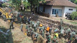 Kodim-Batang-bersihkan-sungai.jpg