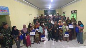 Komandan-korem-bagikan-sembako-di-Batang.jpg