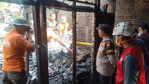 Mbah-Sukeri-terbakar.jpg