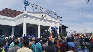 Nelayan-demo-di-DPRD-Kota-Tegal.jpg