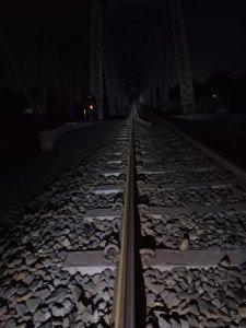 Petugas-cek-rel-kereta.jpg
