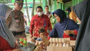 Plh-Kapolsek-Slawi-Ipda-Wawan-Prasetyo-simbolis-menyerahk.jpg
