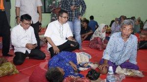 Rizal-Bawazier-meninjau-korban-banjir.jpg