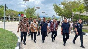 Silmy-Karim-meninjau-Pos-Lintas-Batas-Tradisional-Turiskain.jpg