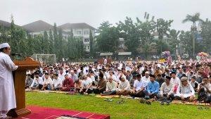 Suasana-Salat-Ied-di-Lapangan-Mas-Mansoer-Kampus-1-Ahmad-D.jpg