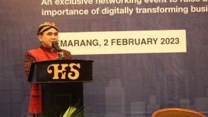 Taj-Yasin-saat-membuka-kegiatan-Business-Forum.jpg
