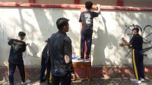 aksi-bersih-corat-coret-tembok-sekolah.jpg
