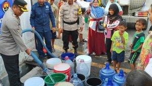 bantuan-air-bersih-dari-Polres-Tegal.jpg