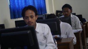 calon-perangkat-desa-yang-mengikuti-tes-CAT.jpg