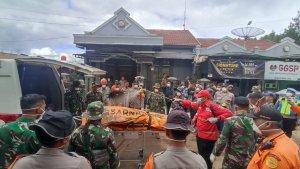 evakuasi-korban-ke-25-Longsor-Petungkriyono.jpg